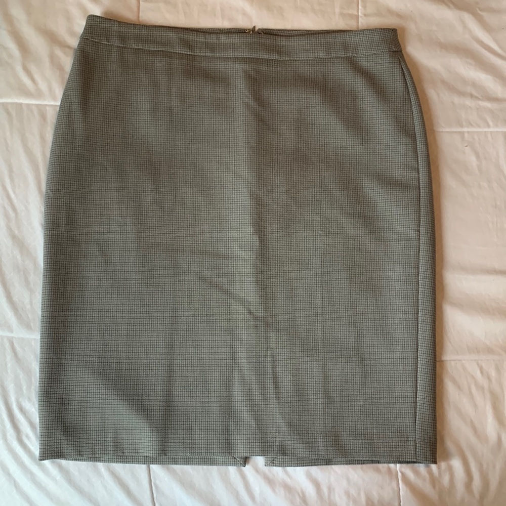 Pleated pencil skirt